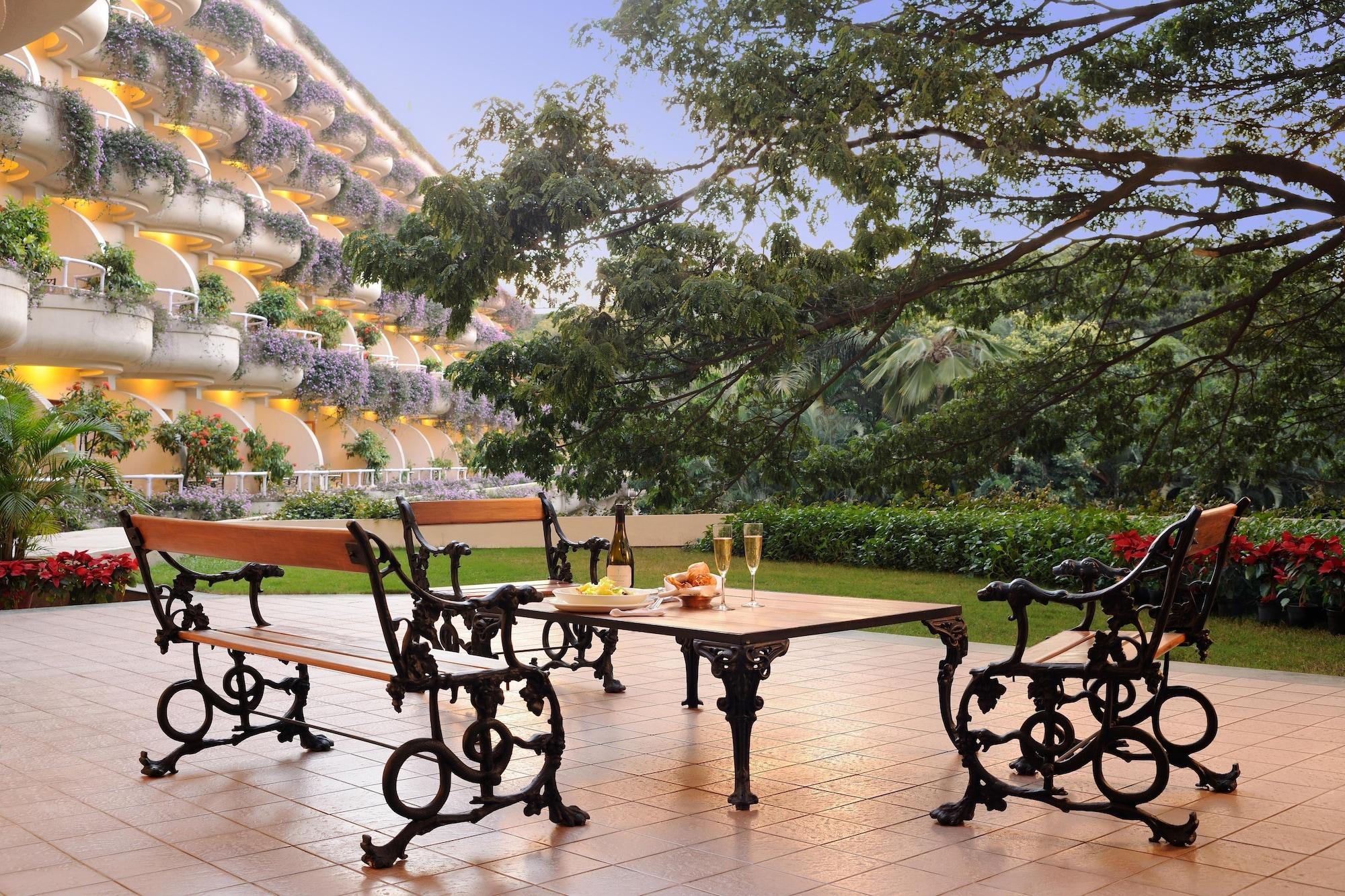 The Oberoi Bengaluru Hotel Exterior photo